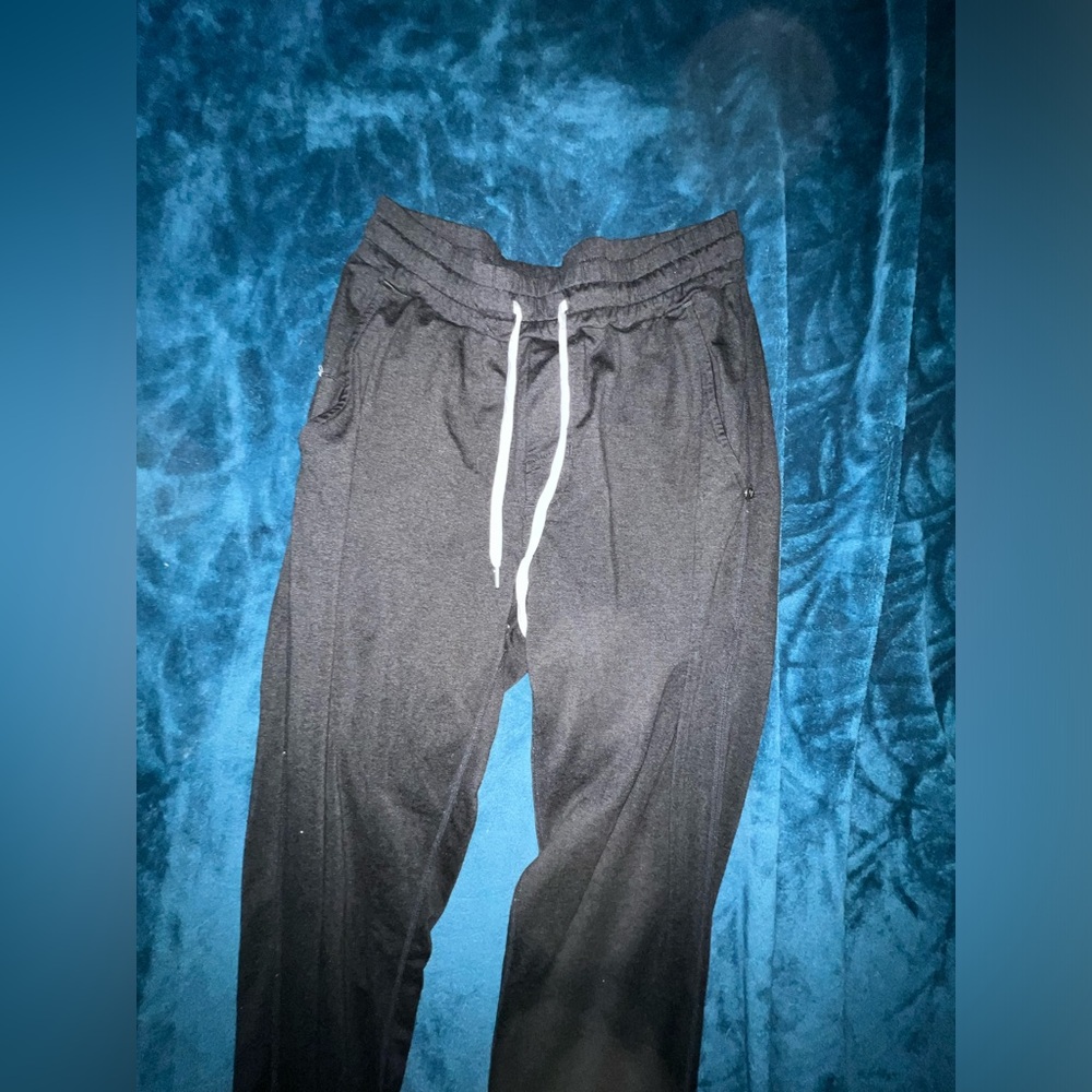 Vuori men’s pants size Small
